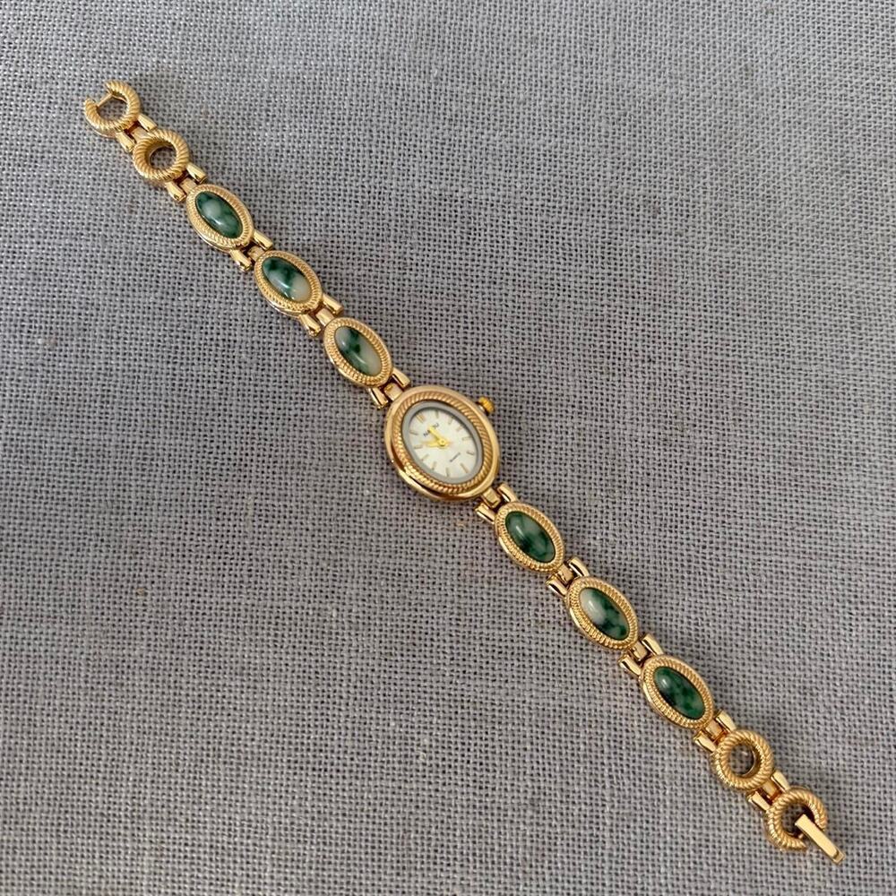 Fancy gold watch with green WMNS1